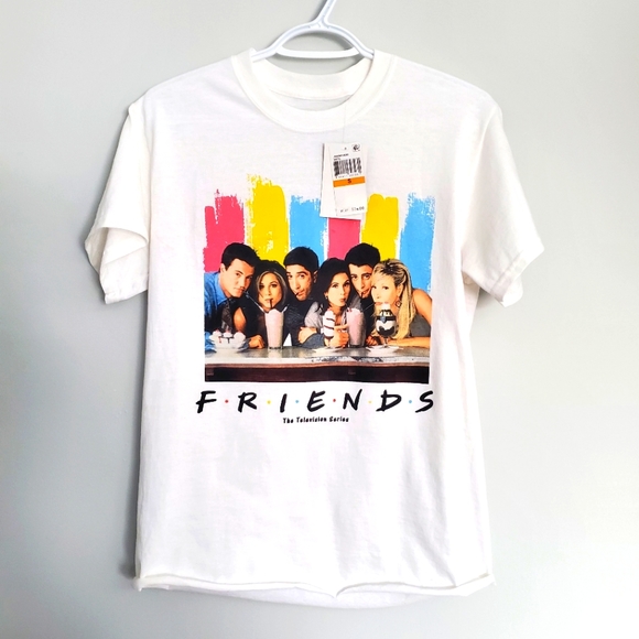 Friends Graphic T-shirt - Picture 3 of 10
